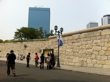大阪城側入り口付近